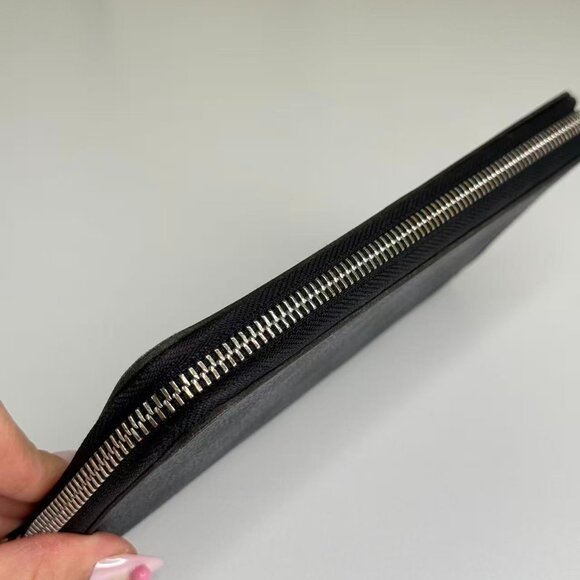 Louis Vuitton Damier Graphite Wallet with Classic Checkerboard Design - Picture 6 of 7